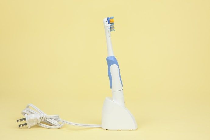 聲波電動(dòng)牙刷怎么選？掌握這些技巧就夠了！