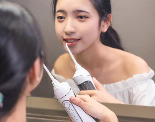 沖牙器有用嗎？如何以水取代傳統牙線？